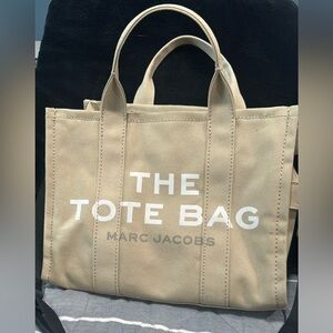 marc jacobs tote in great condition!